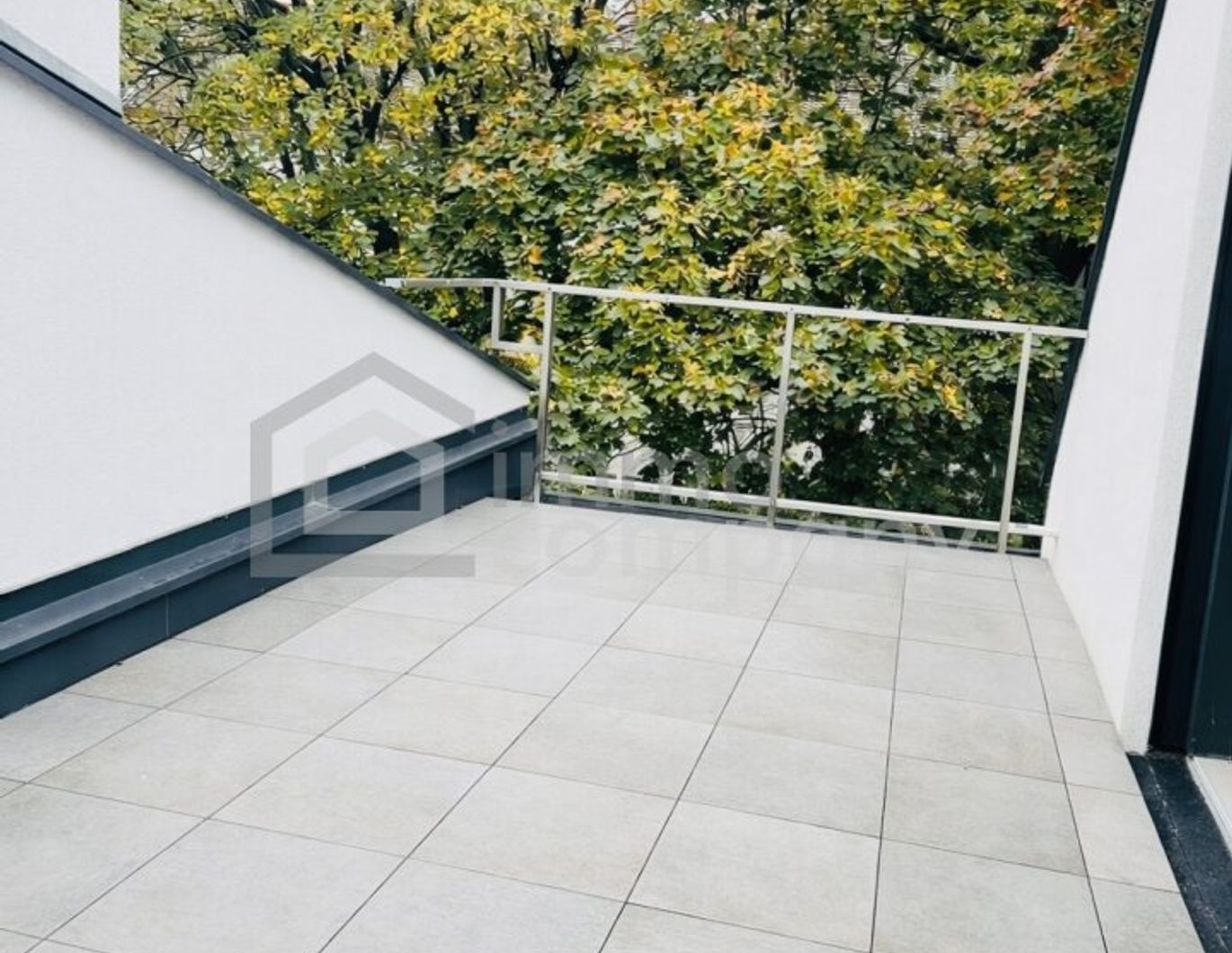 Einzigartige 2-stöckige Wohnung mit Terrasse und herrlicher Aussicht! Absolute Ruhe! 18. Bezirk. U6