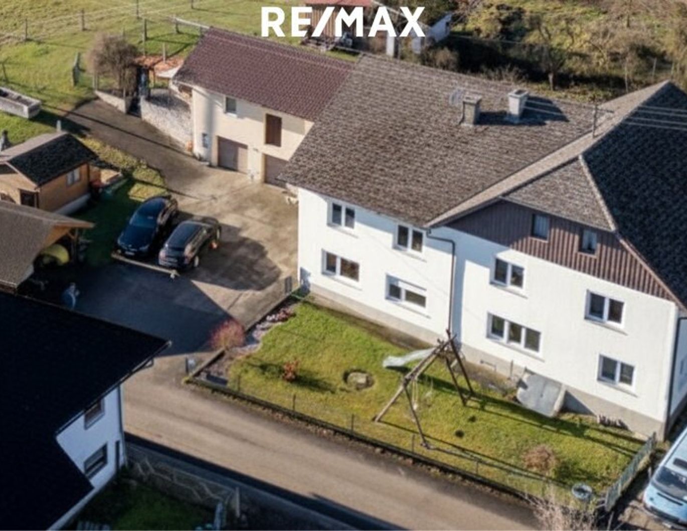 Zweifamilienwohnhaus mit 4.574 m² Grundstück in Ottnang