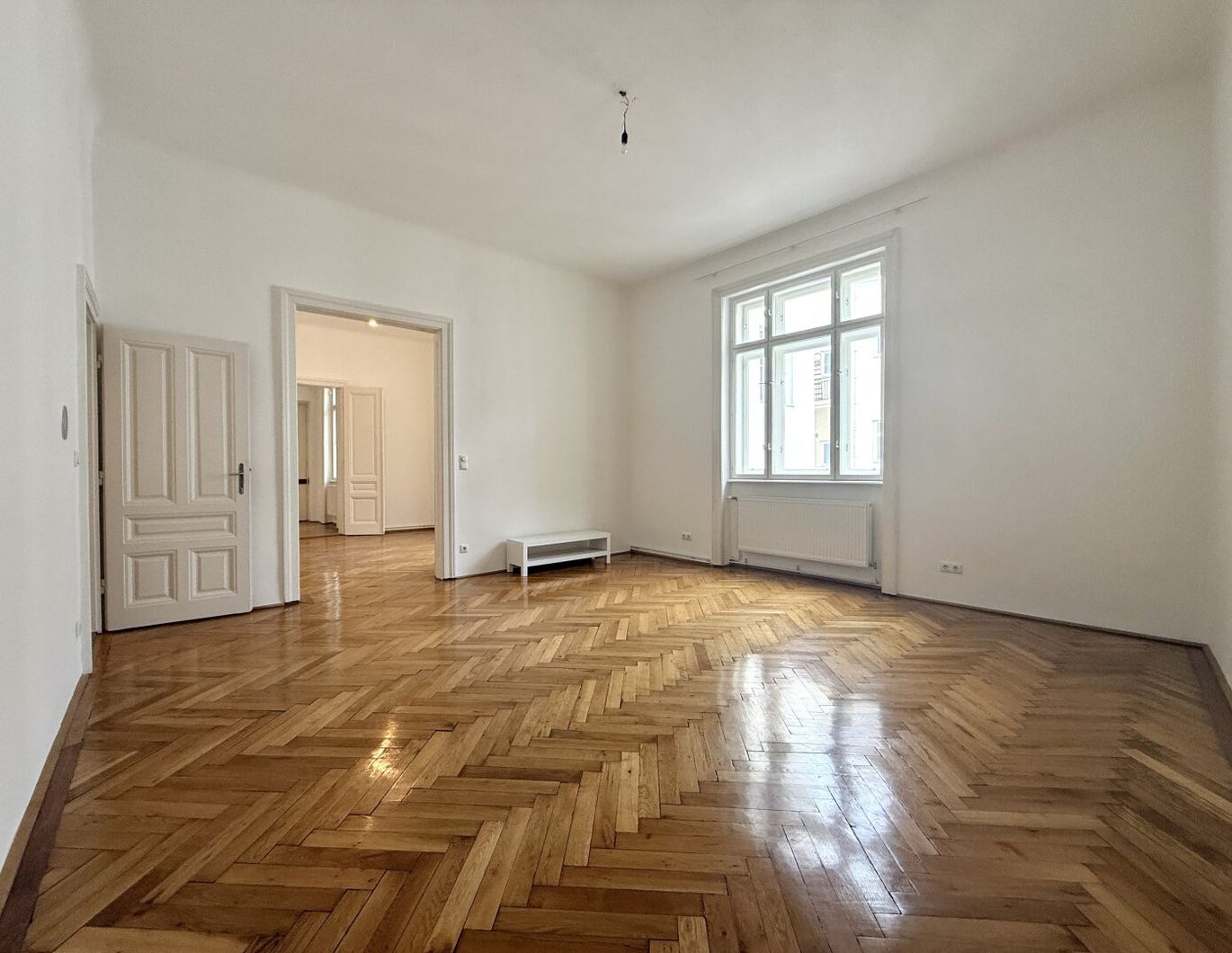 EXQUISITE STILALTBAUWOHNUNG im DRITTEN LIFTSTOCK in HOFRUHELAGE ! TOPMIKROLAGE! CITY, DONAUKANAL und PRATER fußläufig erreichbar!