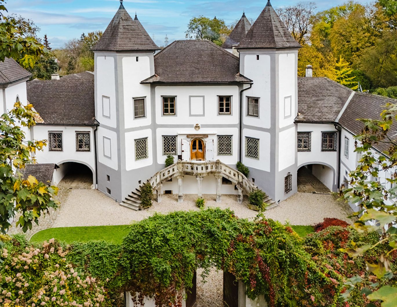 RENAISSANCETRAUM IM SALZKAMMERGUT Wohnschloss mit Charme und Historie
