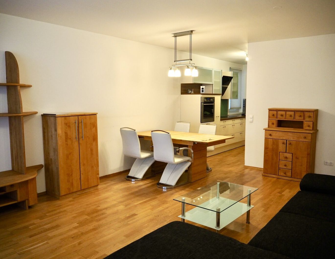 Charmante, möblierte 2-Zimmer-Wohnung mit großzügiger Loggia