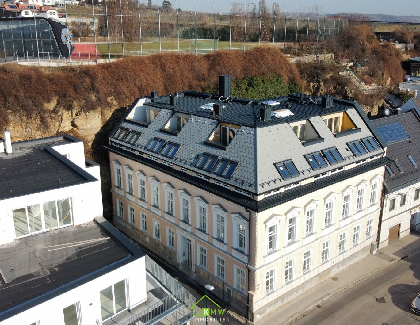 Hochwertige Dachgeschoßwohnung in ruhiger, zentraler Lage - Top 10