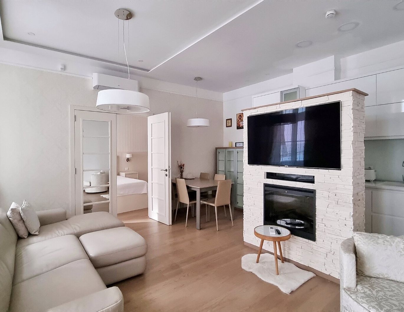 Designer Altbaujuwel mit großzügiger Terrasse in unmittelbarer Nähe zur Mariahilfer Straße-Fußgängerzone und Wiener Naschmarkt !!!!!!