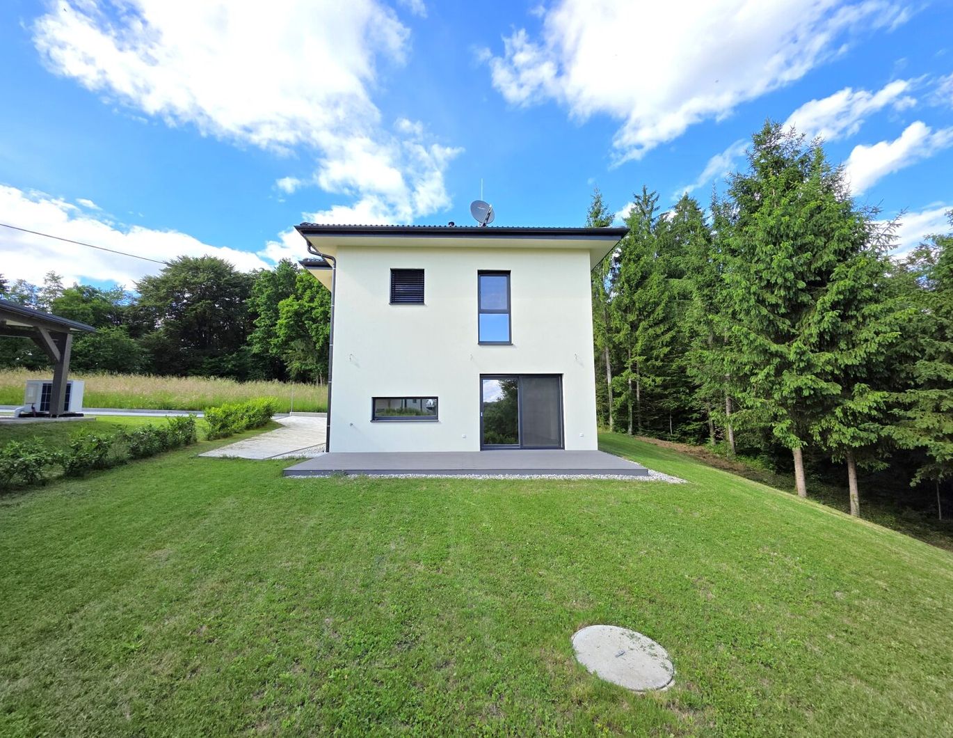Erstbezug! Modernes Einfamilienhaus mit guter Ausstattung!