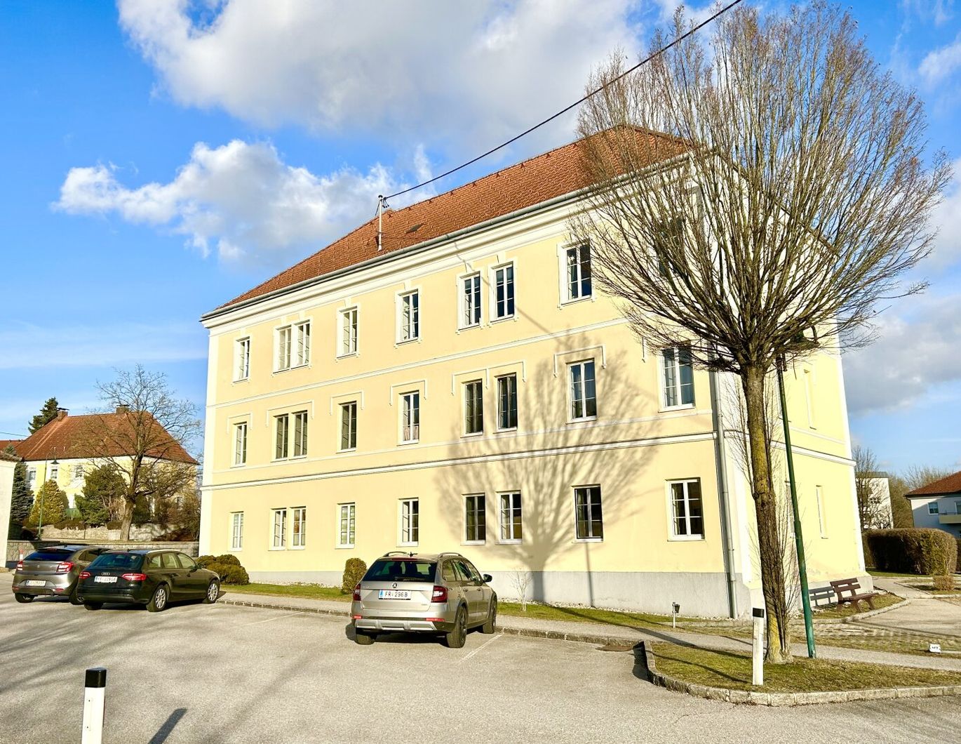 CHARMANTE 3-ZIMMER WOHNUNG IM GRÜNEN