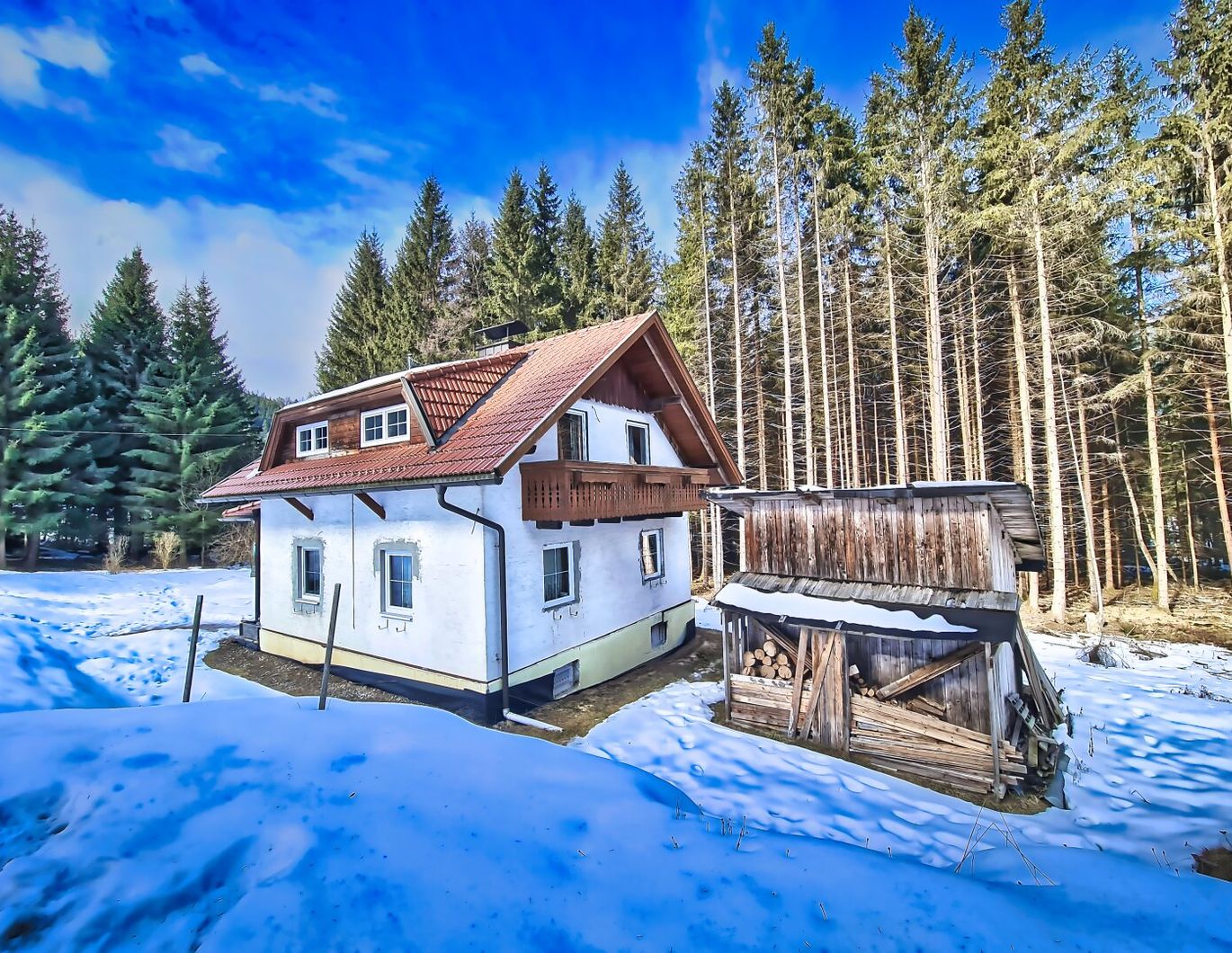 Teilsaniertes Wohnhaus am Waldesrand am Fuße der Nockberge