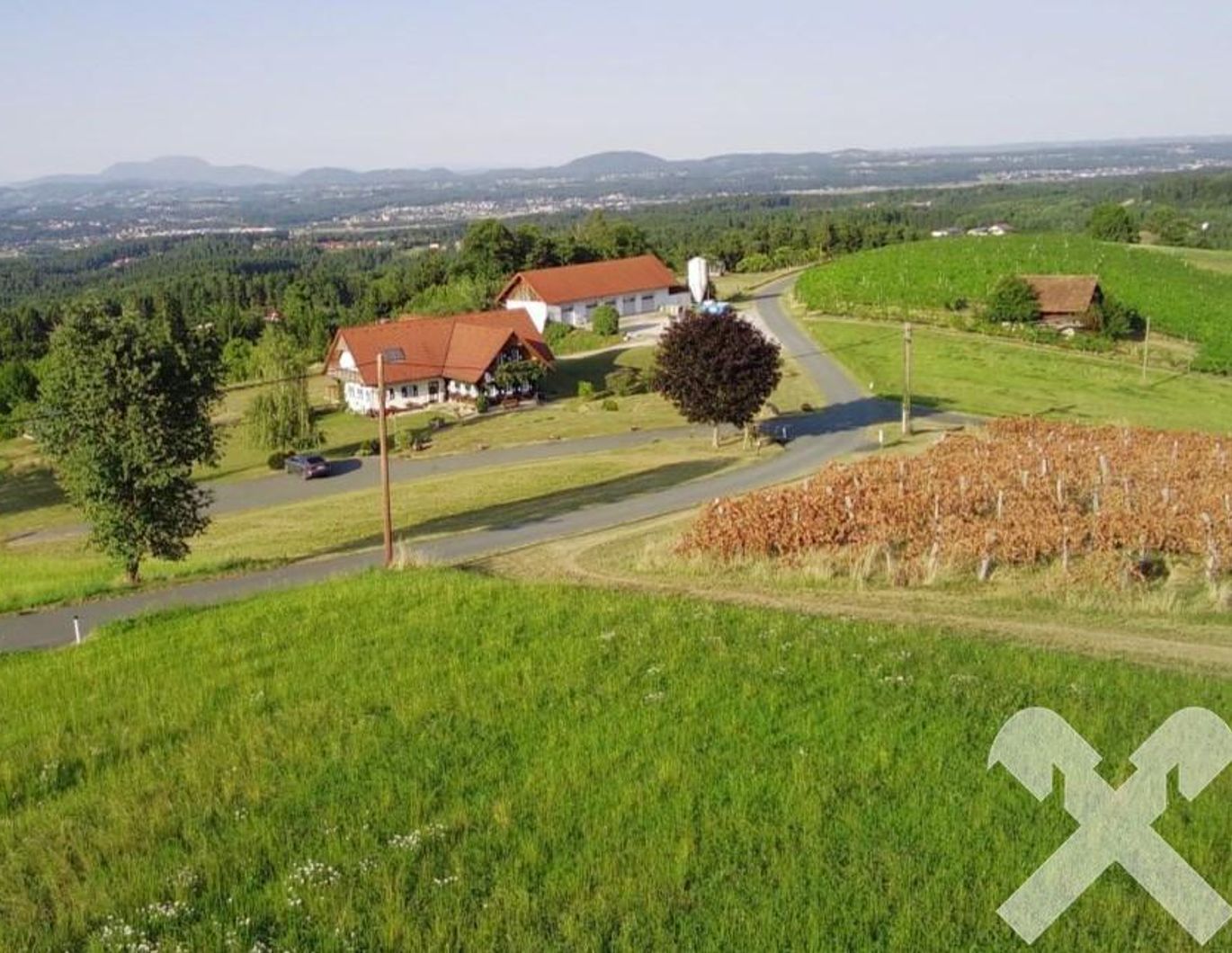 Landsitz mit Weingarten in einzigartiger Aussichtslage
