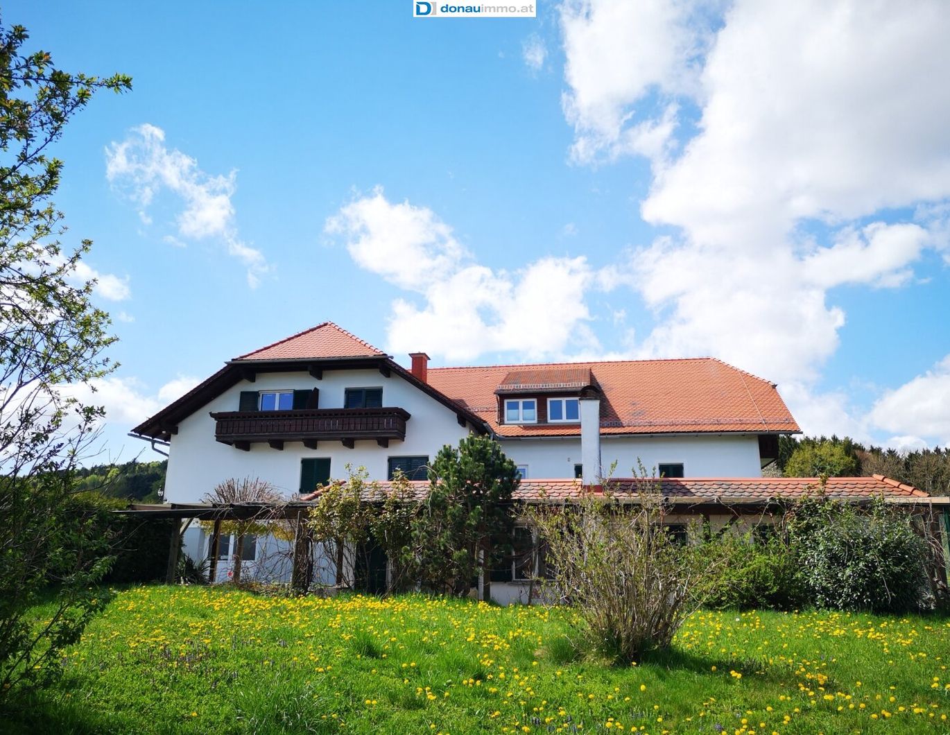 Land Villa in idyllischer Alleinlage