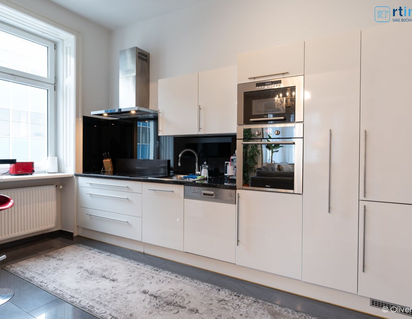 IHR NEUES ZUHAUSE WARTET: ELEGANT EINGERICHTETE ALTBAUWOHNUNG