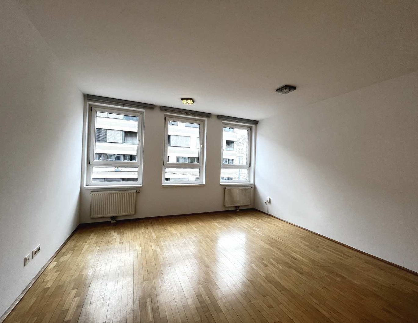 Öffentlich sehr gut angebundene Garconniere im 19ten!