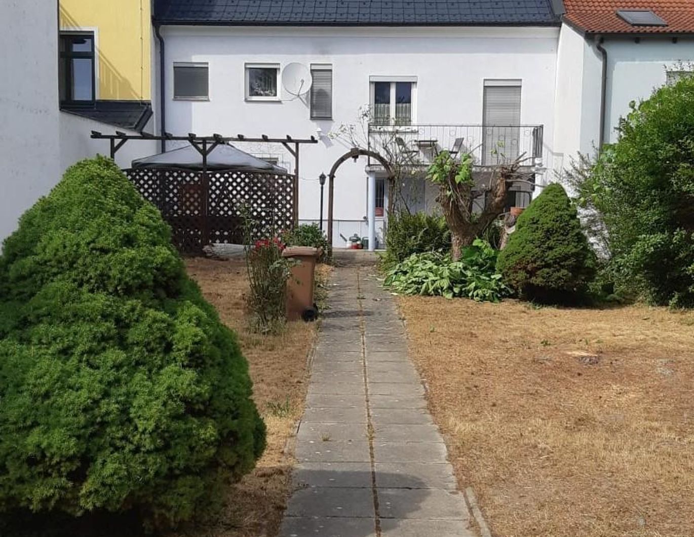EIN ZUHAUSE MIT FREIRAUM - WOHNHAUS MIT GROSSEM GRUNDSTÜCK