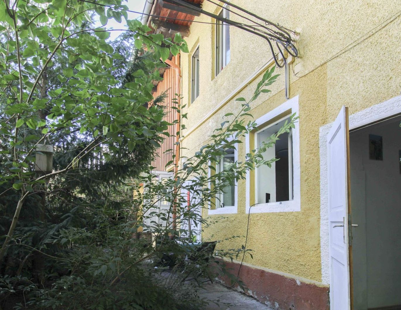 Sanierungsbedürftiges Innenhof MFH mit 2 Wohneinheiten, kleiner Vorgarten, Eggenberg
