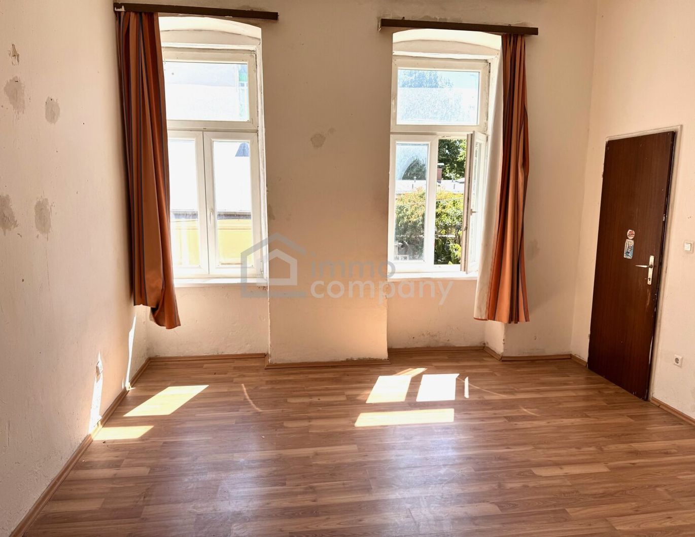 PROVISIONSFREI !!! Sanierungsbedürftige 2 Zimmer-Wohnung nähe U1-Troststraße