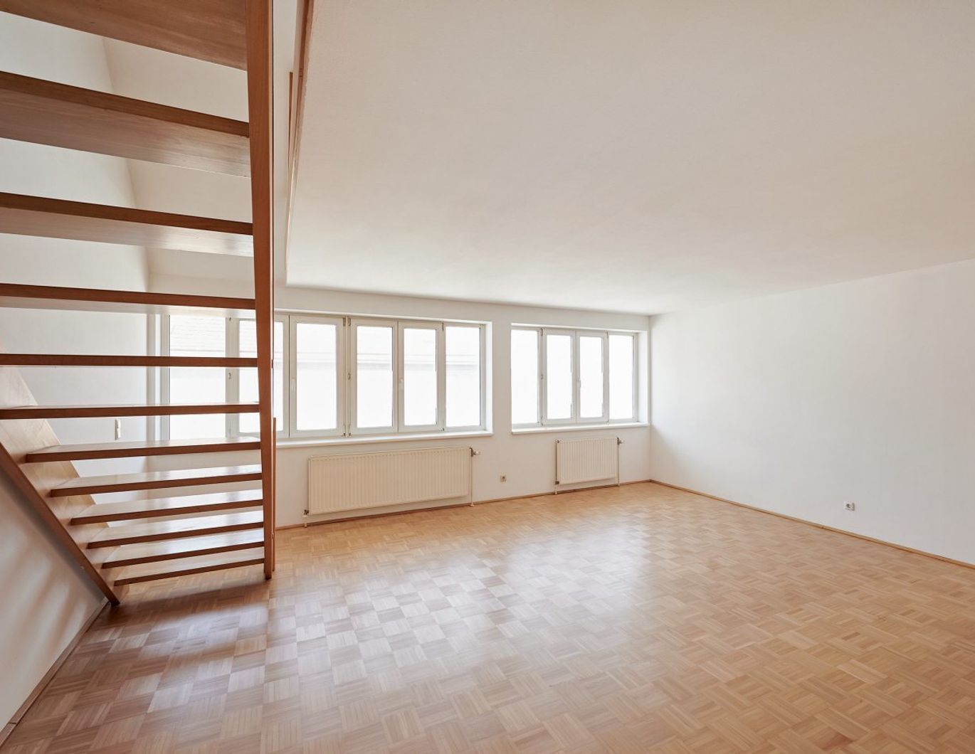 Helle Maisonettewohnung inkl. Terrasse in den Innenhof.