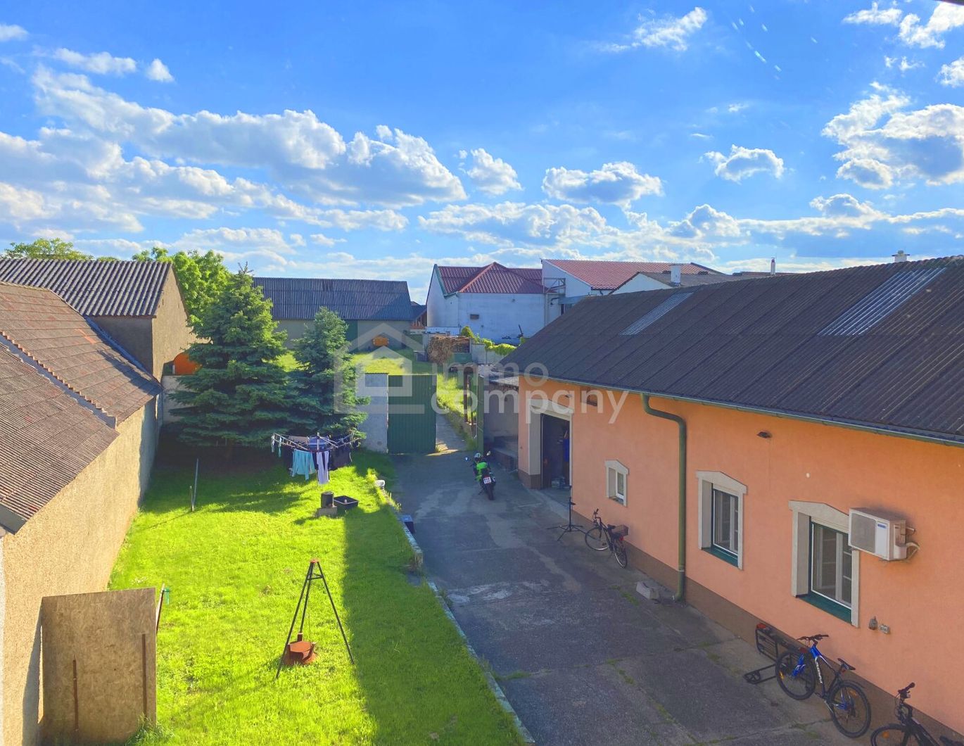 Viel Raum ! Viel Fläche ! Viel Freiheit ! 2 Wohneinheiten, Garagen, Halle, Garten, ...