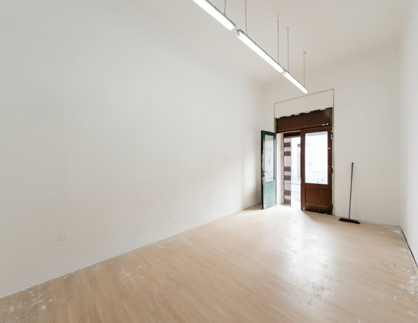 ++NEU++ Sanierungsbedürftige 2-Zimmer Altbauwohnung im Erdgeschoss!