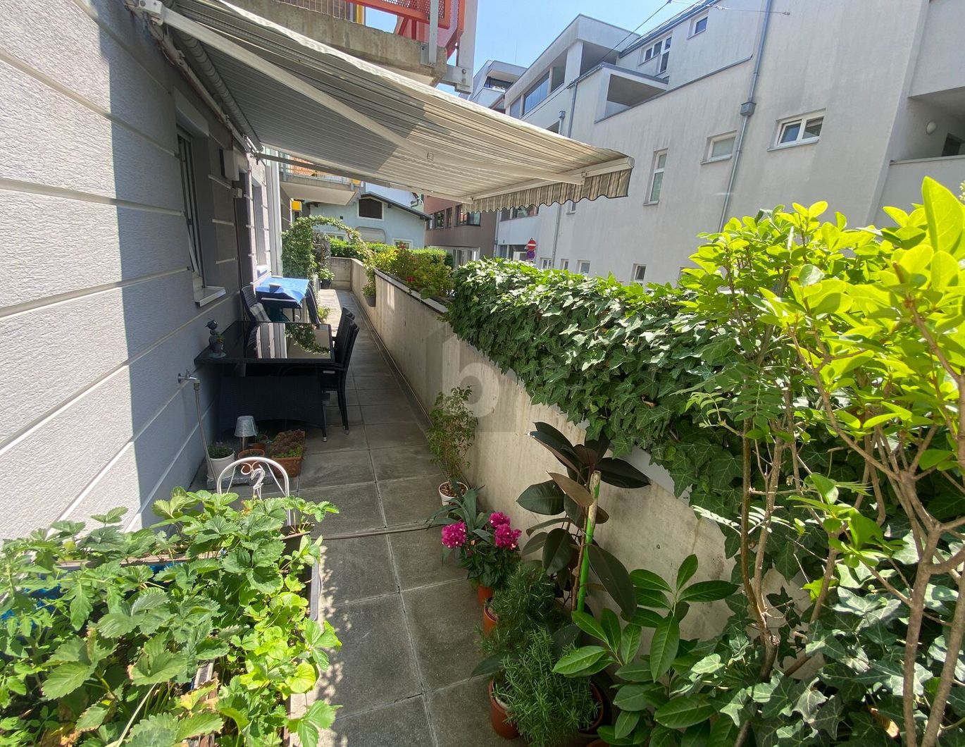 MODERN MIT GROßEM SÜD-BALKON NAHE LENDPLATZ