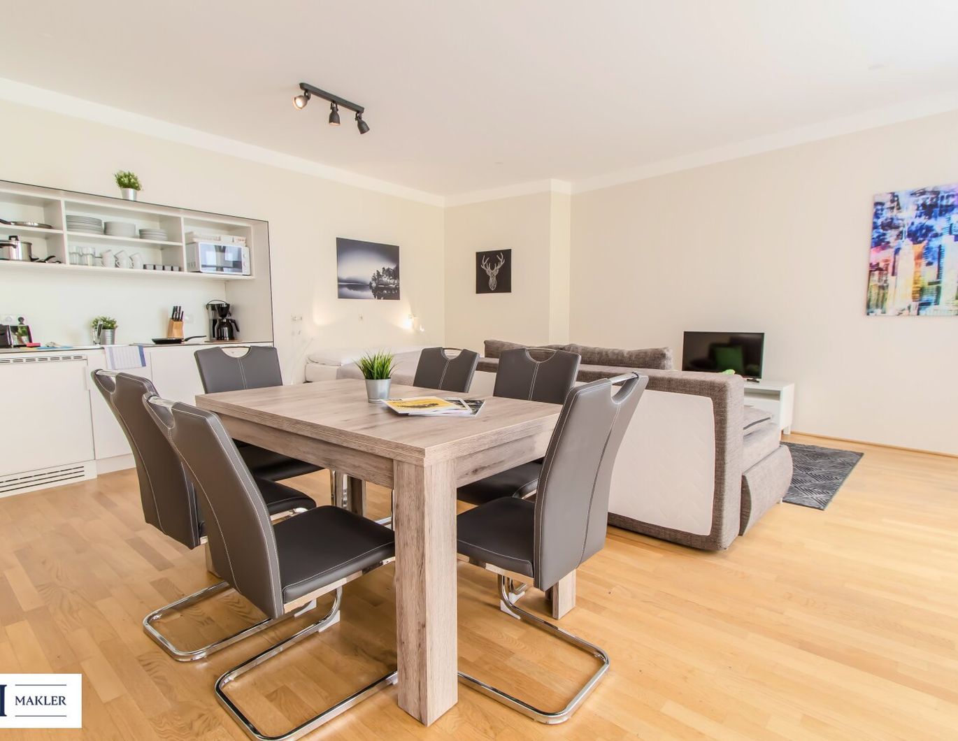 Ruhige 2-Zimmer-Wohnung mit gewerblicher Widmung - in Top-Lage des 7. Bezirks - mit hofseitiger Terrasse