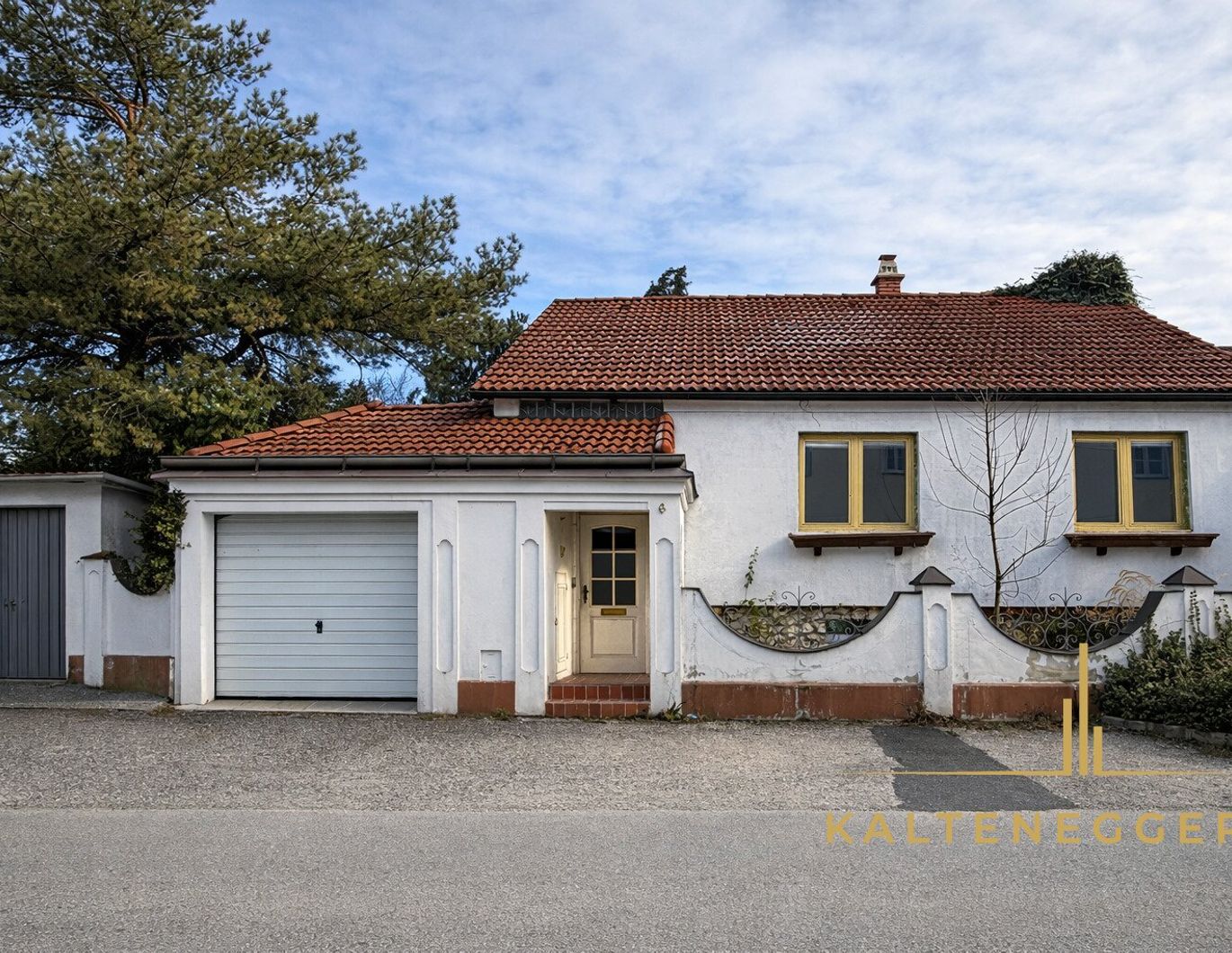 Charmantes, sanierungsbedürftiges Einfamilienhaus mit großzügigem Garten und Ausbaupotenzial