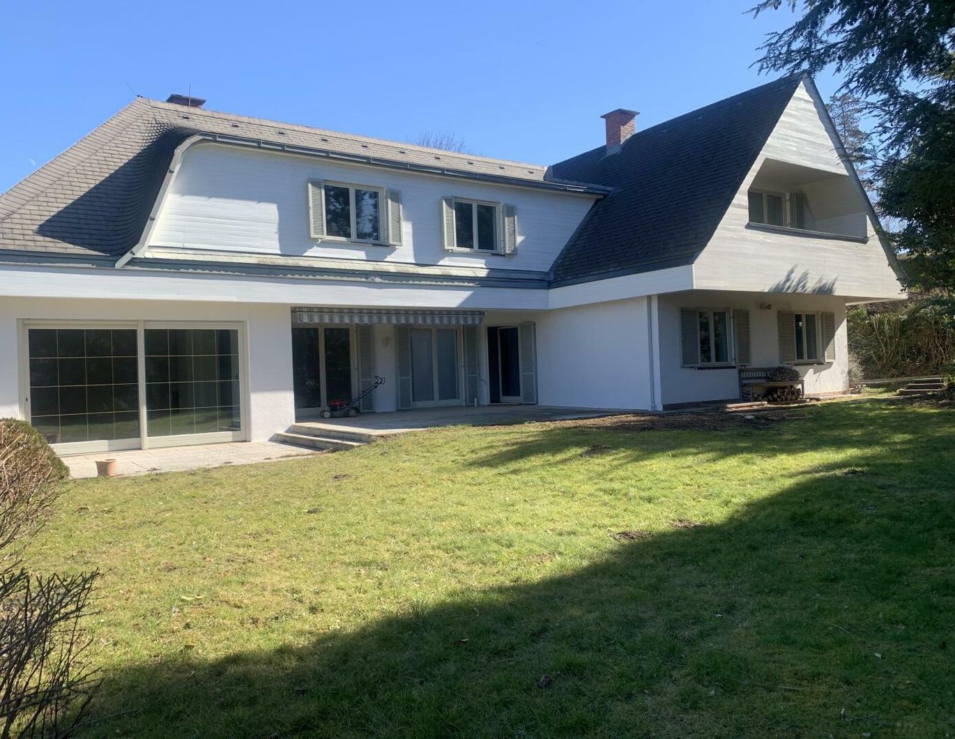 Rarität: Villa in wunderbarem Ambiente am Rosenberg.