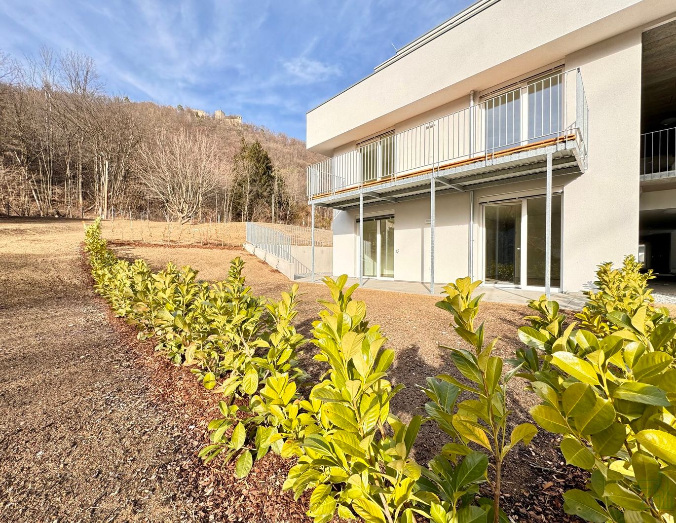 - ERTSTBEZUG - 4 Zimmer - Gartenwohnung - Familienidylle in der Natur -