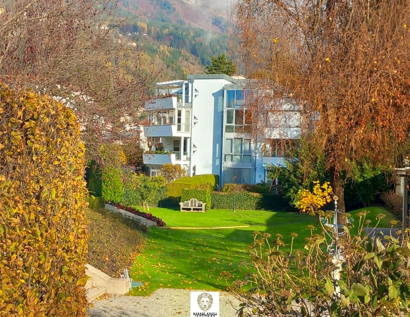 Wunderschöne Dachgeschoßwohnung im Villenviertel / Saggen ab sofort verfügbar.