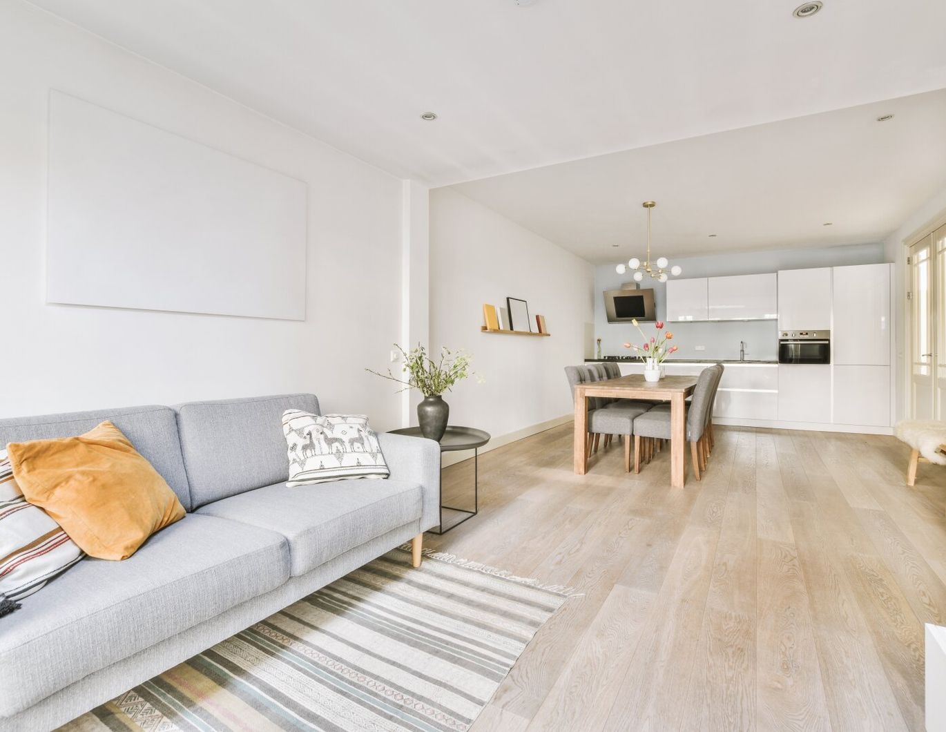 Trendige 2-Zimmer-Wohnung mit großem Balkon im Erstbezug