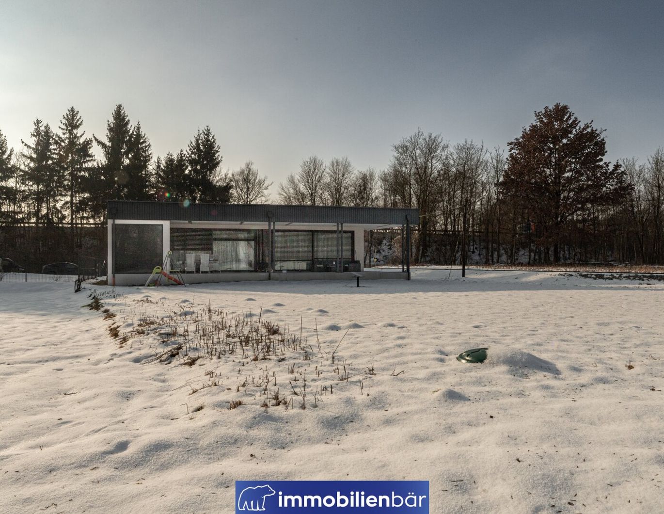 Großzügiger Design-Bungalow mit Terrasse & Garten