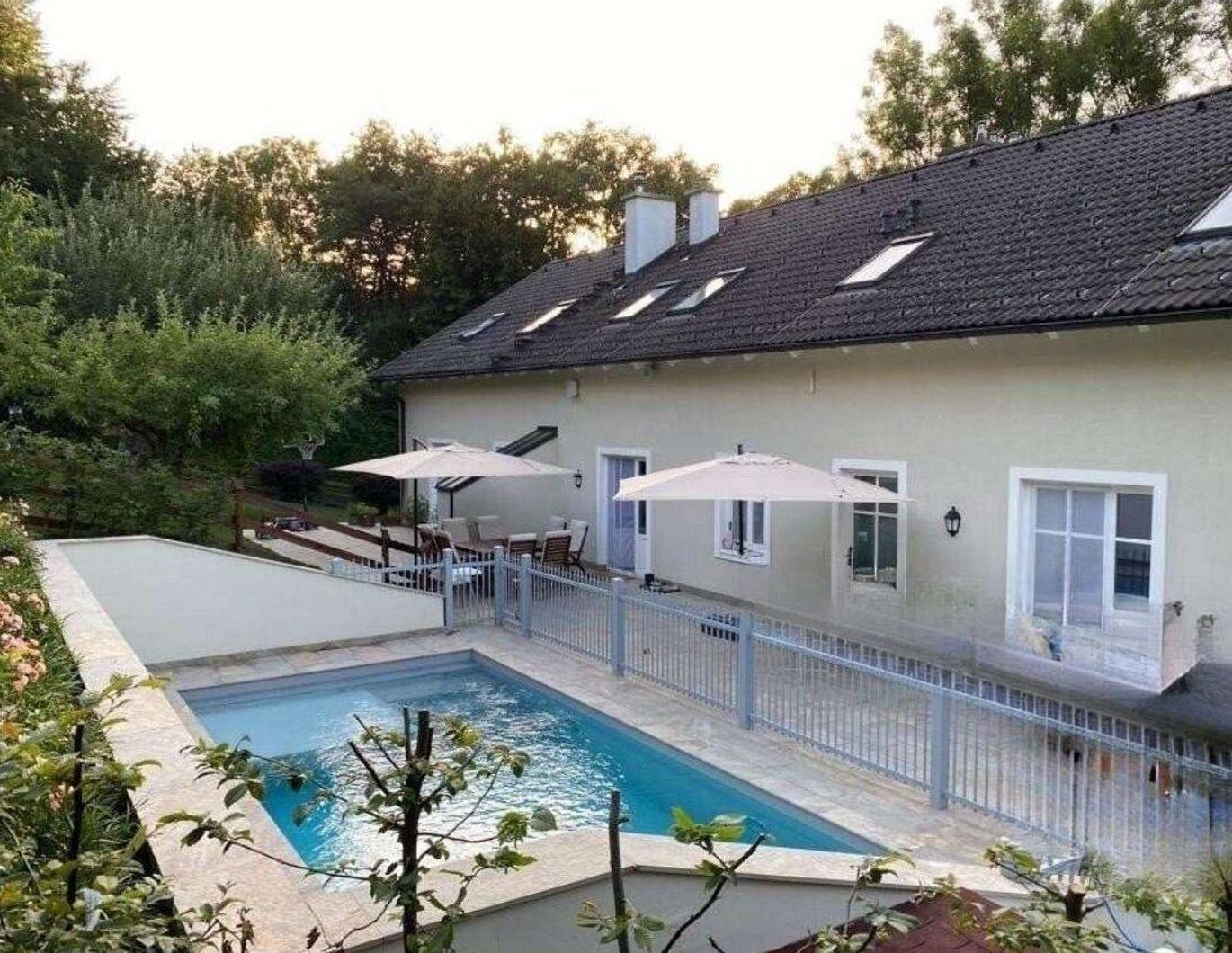 Familienvilla, Praxis oder Atelier - Traumobjekt mit viel Potential in begehrter Grünruhelage