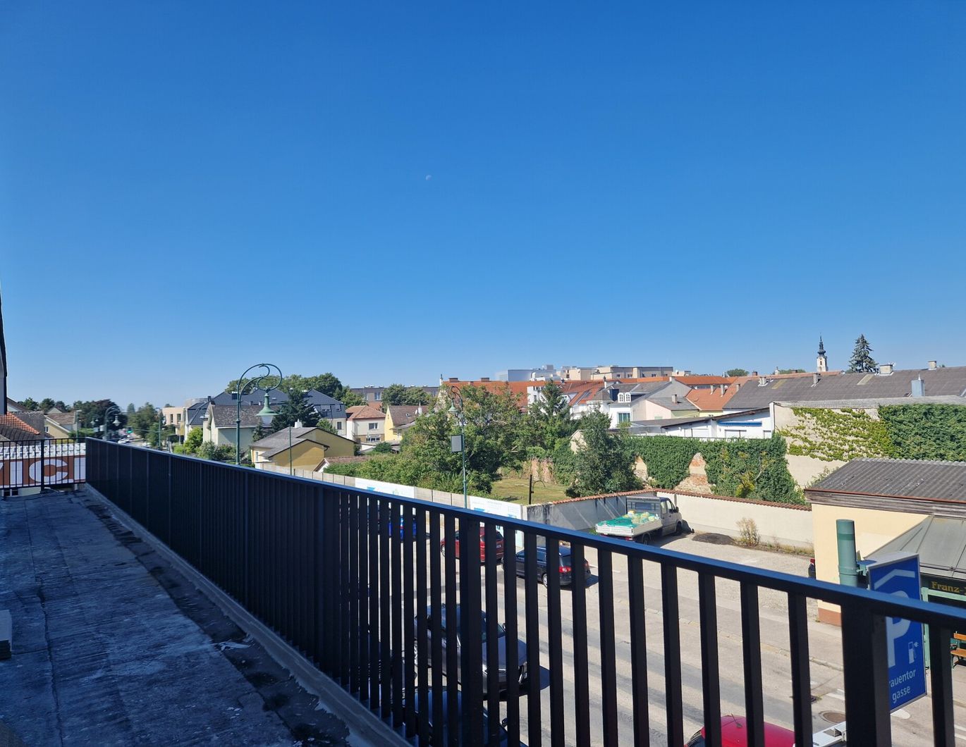 TOLLE FAMILIENECKWOHNUNG IM DACHGESCHOSS MIT HERRLICHER TERRASSE - ÜBERGABE ERFOLGT BEZIEHBAR UND SCHLÜSSELFERTIG