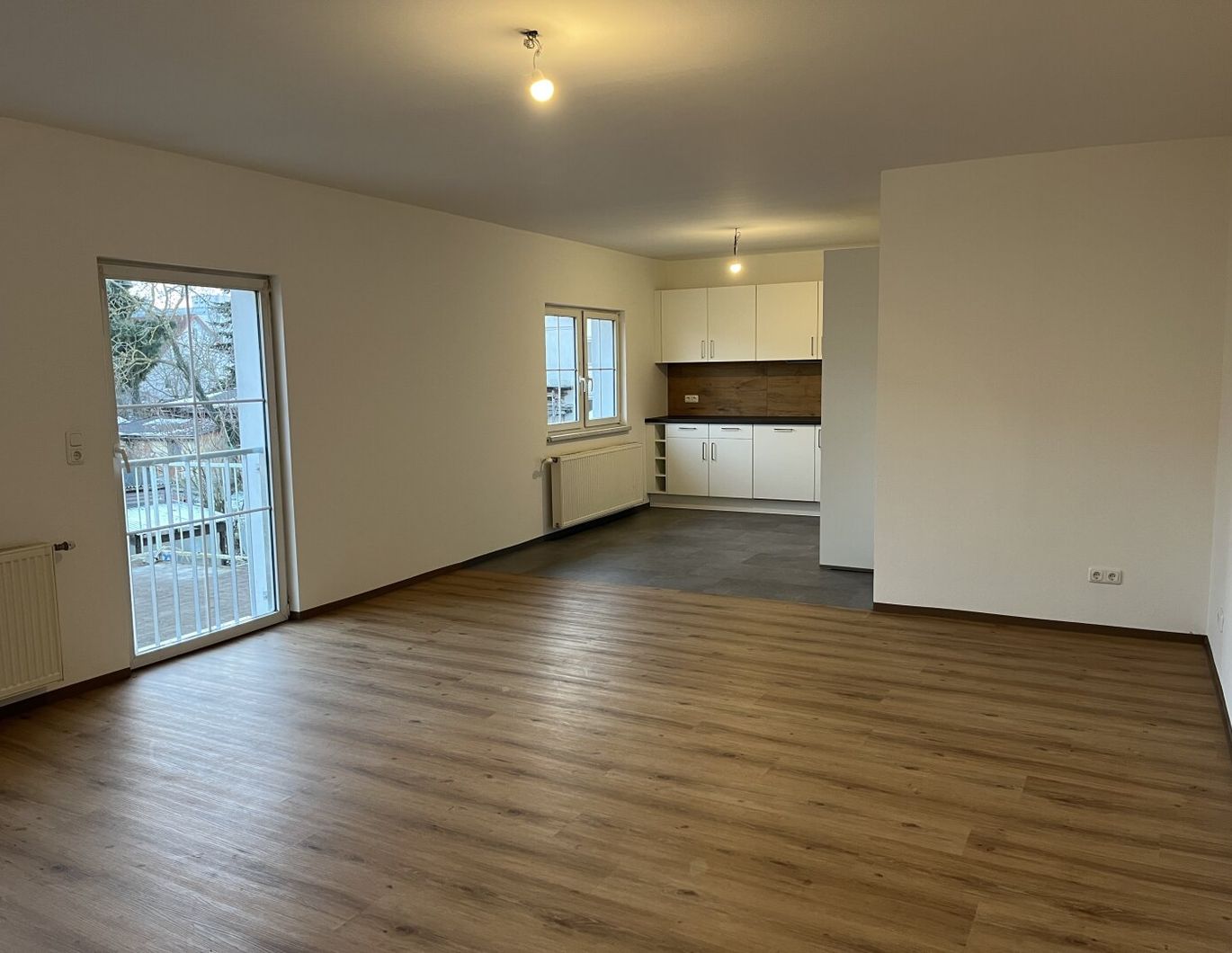 Frisch sanierte Wohnung mit möblierter Küche