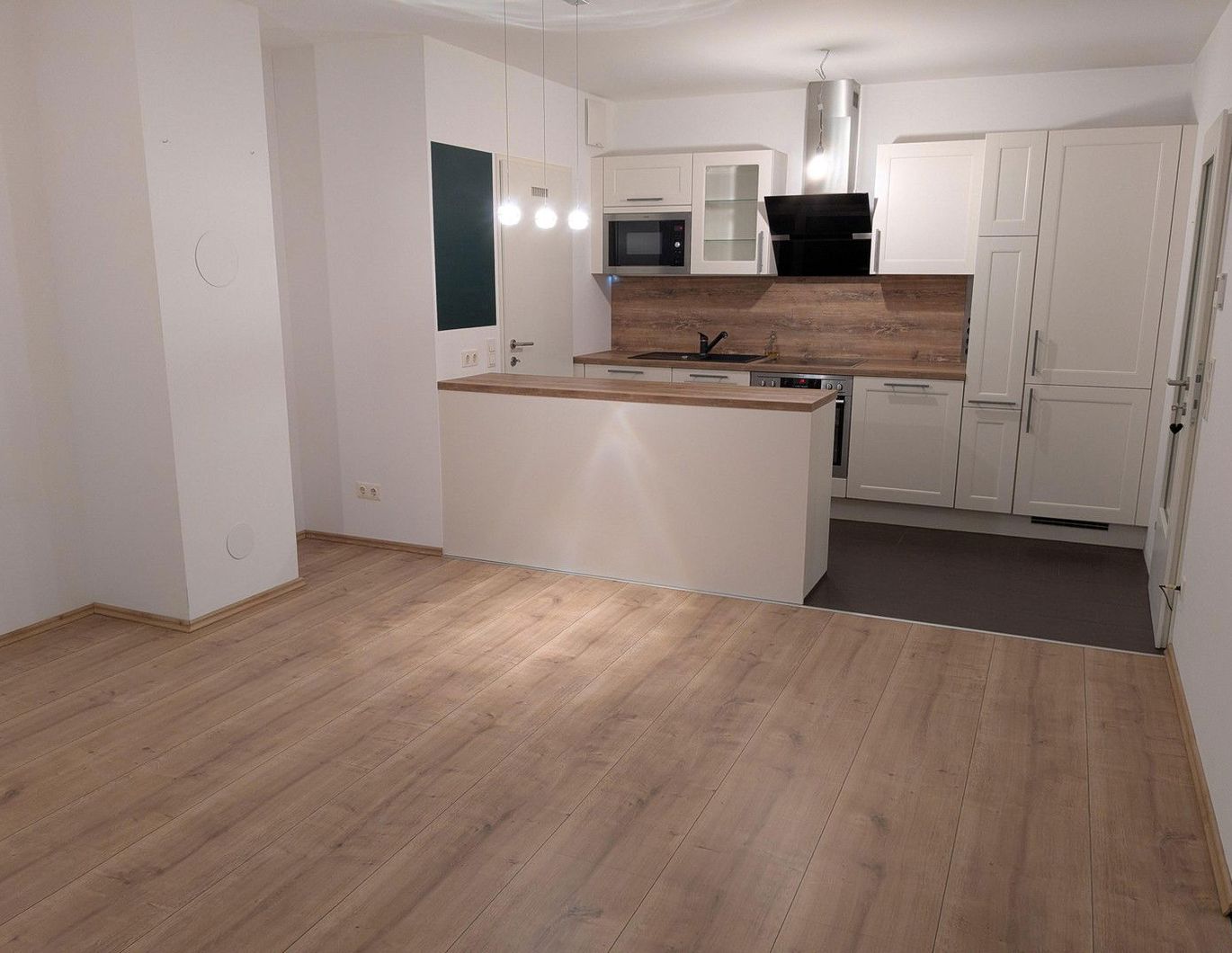 PRIVATVERMIETUNG einer 3-Zimmerwohnung inkl. Loggia sowie Nutzung von Dachpool und Saunaanlage