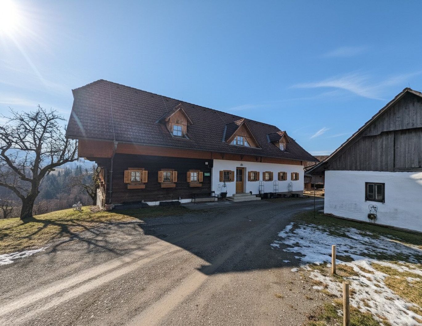 Gepflegtes Bauernhaus in Alleinlage - Wohntraum für jeden Tag oder Wochenende