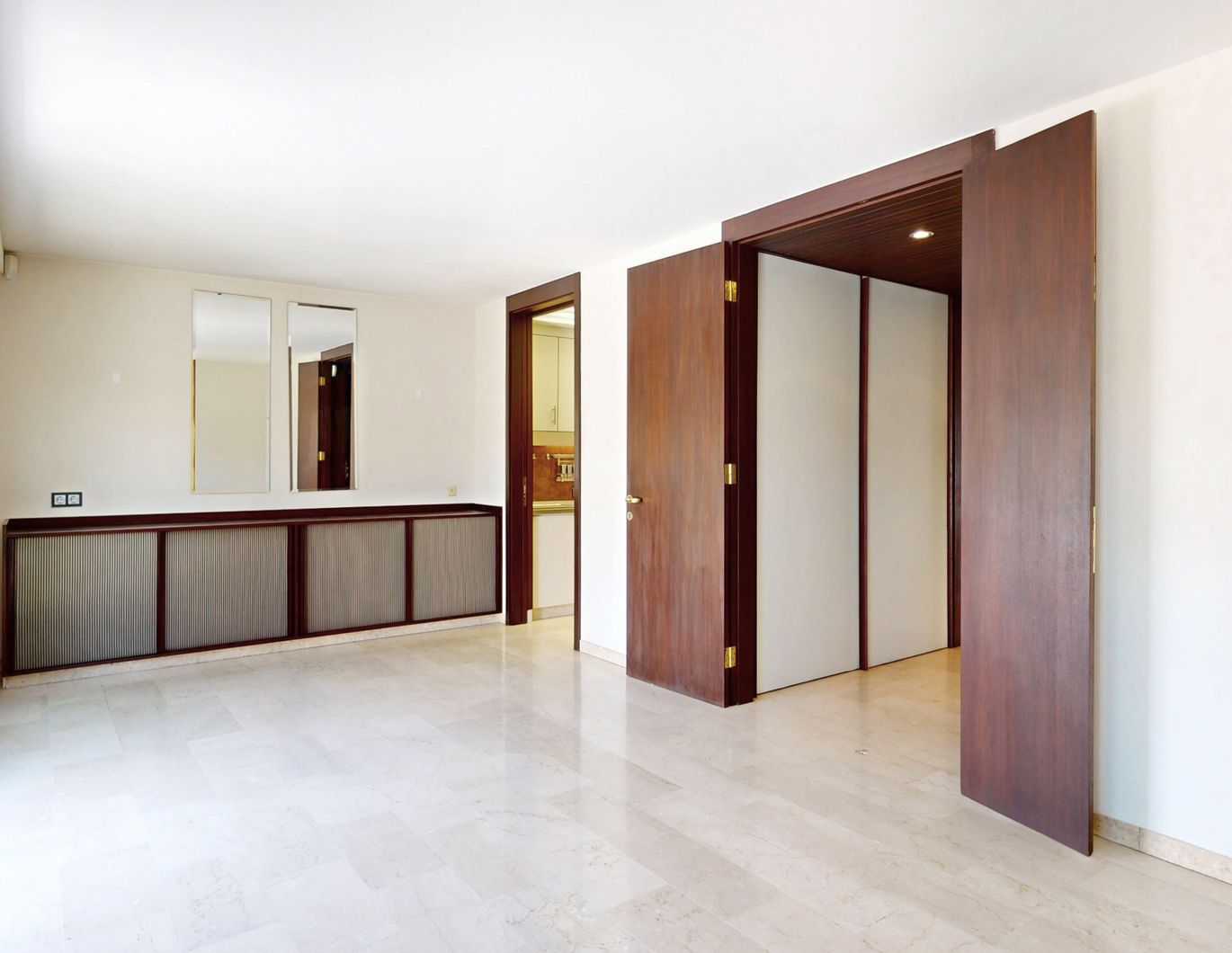 Großzügige 5-Zimmer-Dachgeschoss-Maisonette mit 2 Terrassen & Stellplatz in Ruhelage