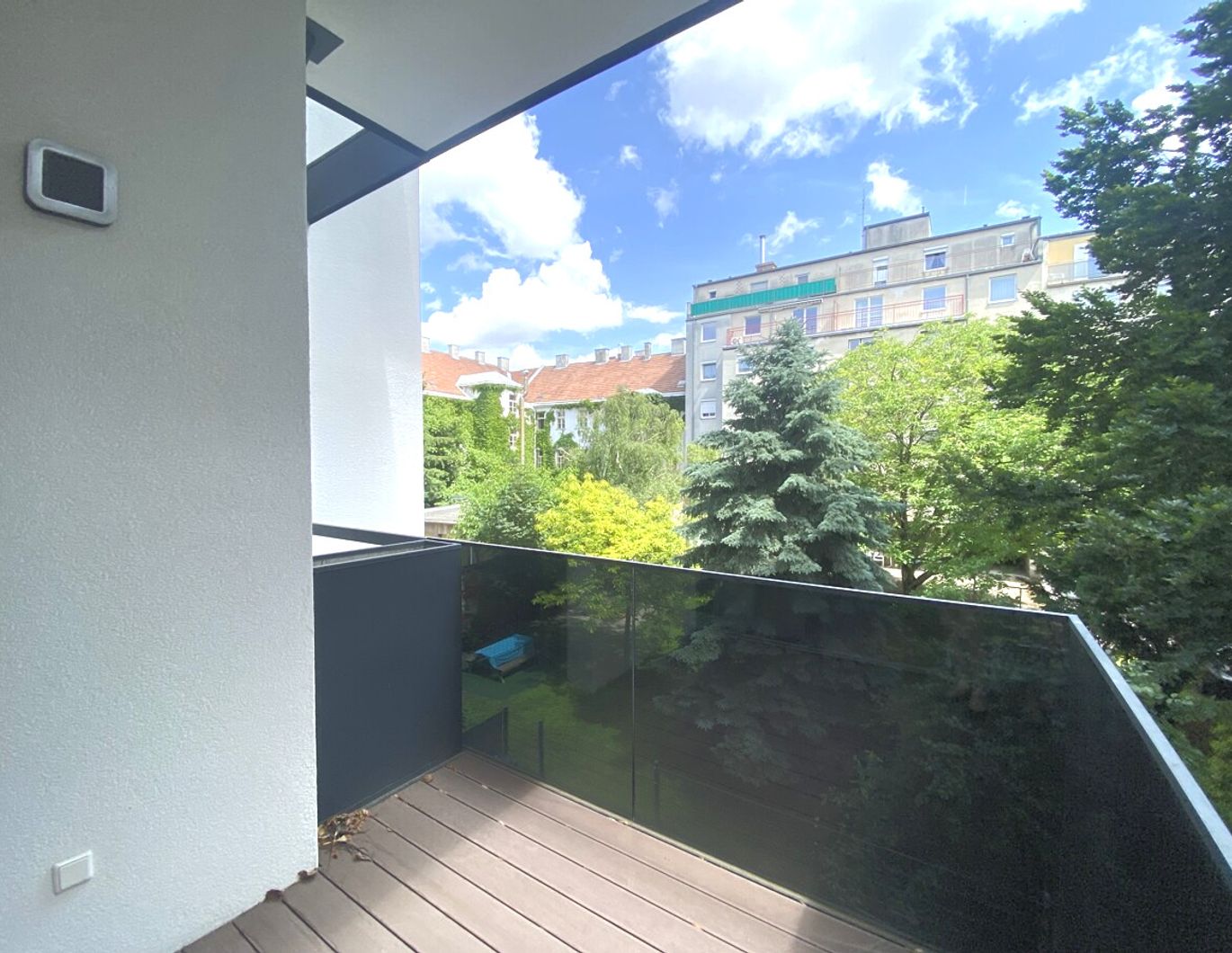 WÄRMEPUMPE - Altbau 3 Zimmerwohnung mit Balkon - ERSTBEZUG Nähe Aupark