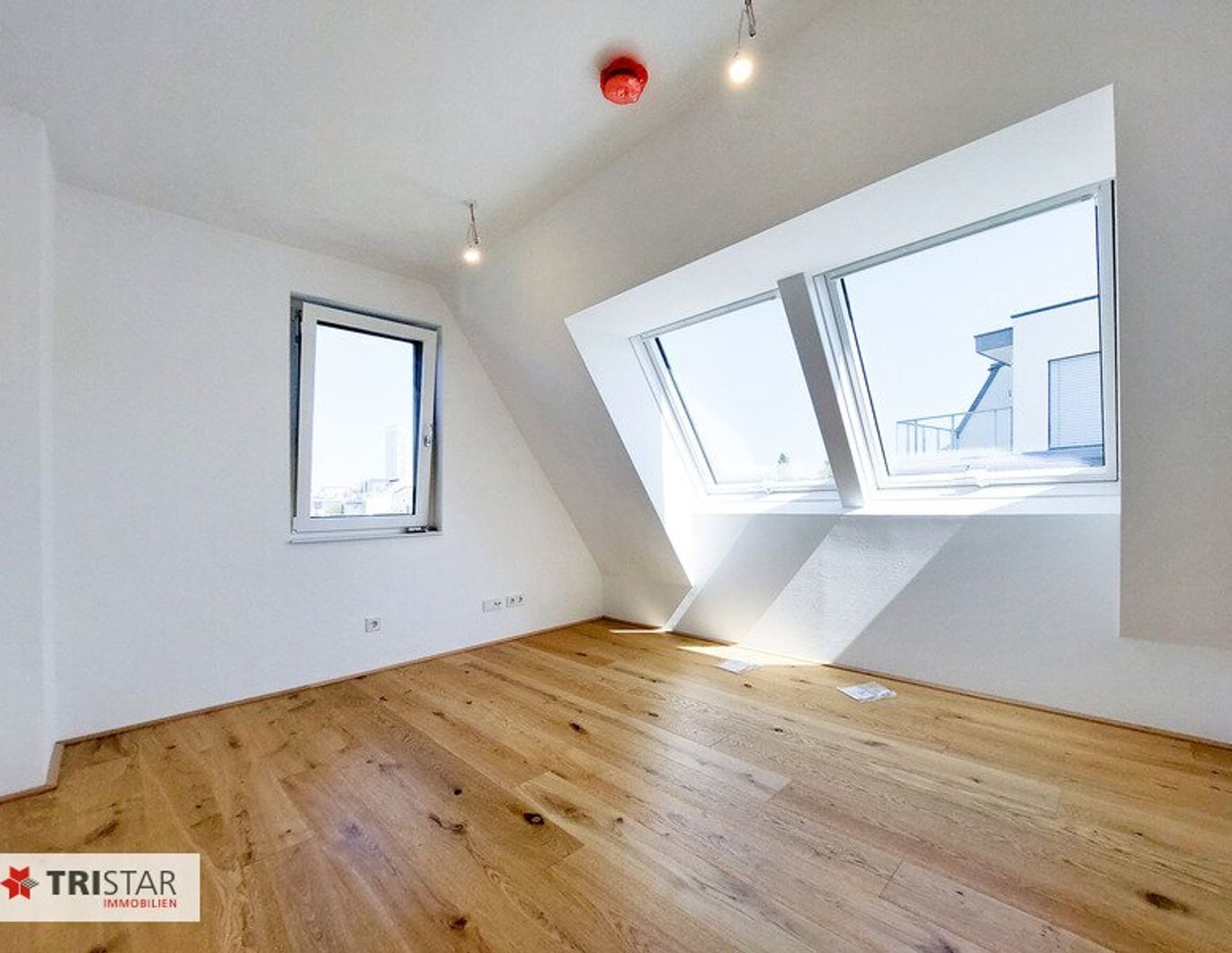 Moderne Dachgeschoßwohnung in 1220 Wien - Erstbezug mit Balkon und Fußbodenheizung!