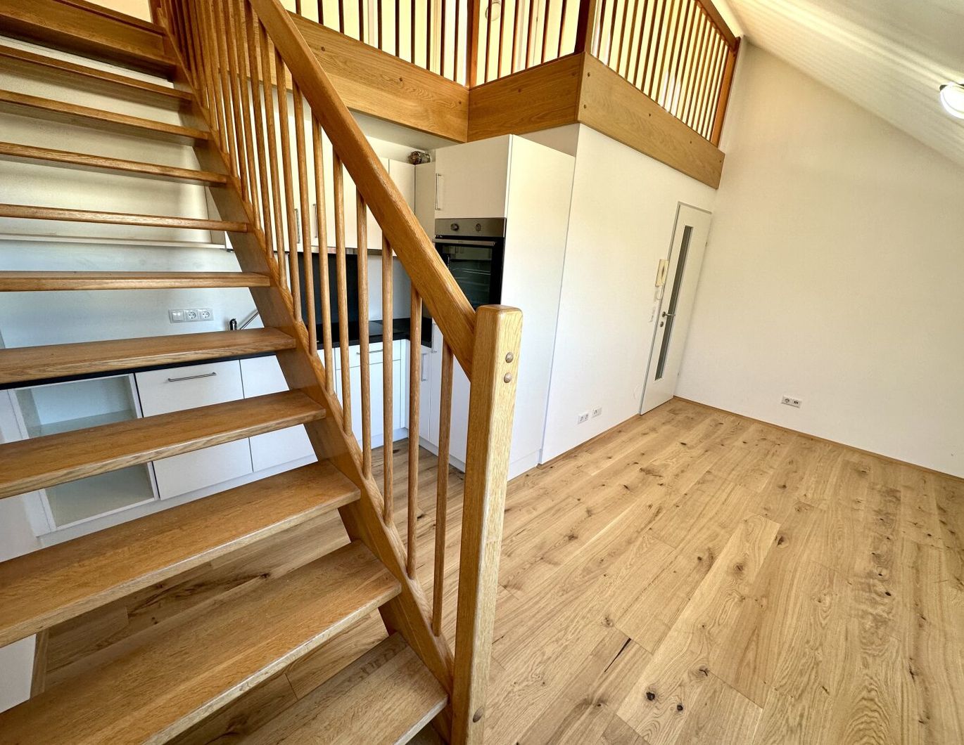 Erstbezug nach Sanierung - Wunderschöne Maisonette mit Dachterrasse und 3 Zimmer in absoluter Bestlage direkt gegenüber der Karl-Franzens-Universität