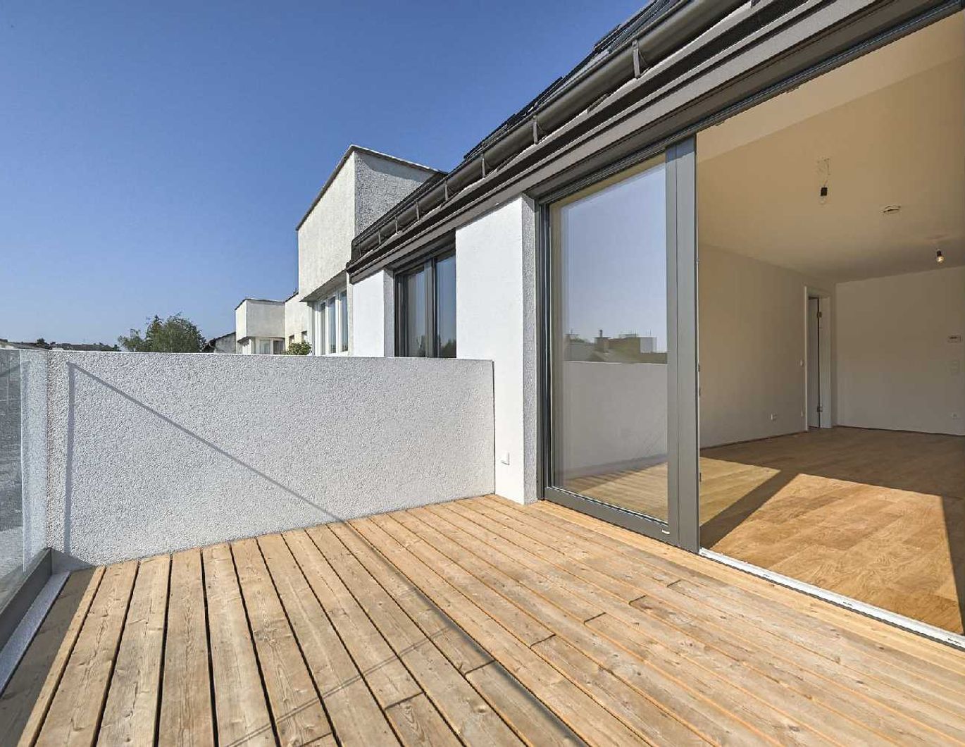 Hochwertige 2 Zimmer-Dachgeschosswohnung mit Balkon