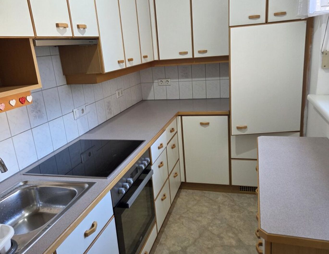 * Charmante 2-Zimmer-Wohnung mit 50m2 mit Balkon, Lift & Parkplatz Nähe Belgier Kaserne
