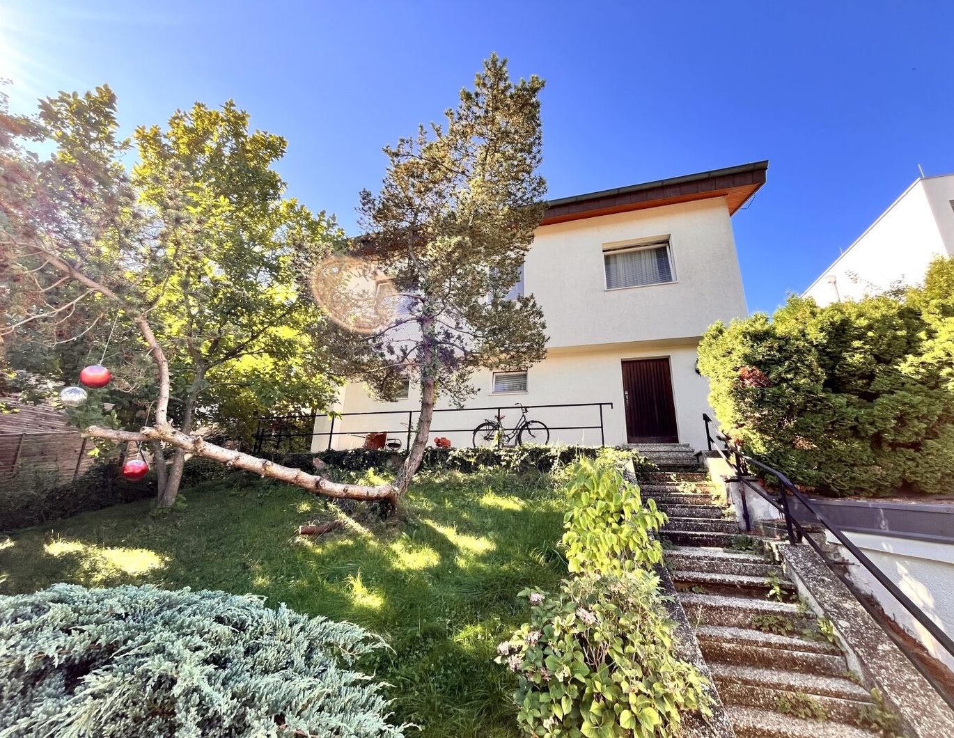 Haus mit Potenzial in Kierling - Ruheoase mit Garten, Pool & Wintergarten