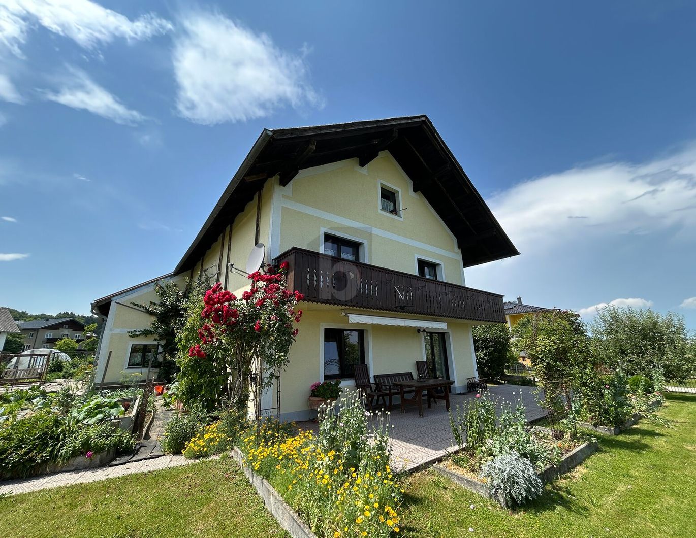 UMGEBAUTES BAUERNHAUS MIT WELLNESSOASE UND VIEL BAUGRUND