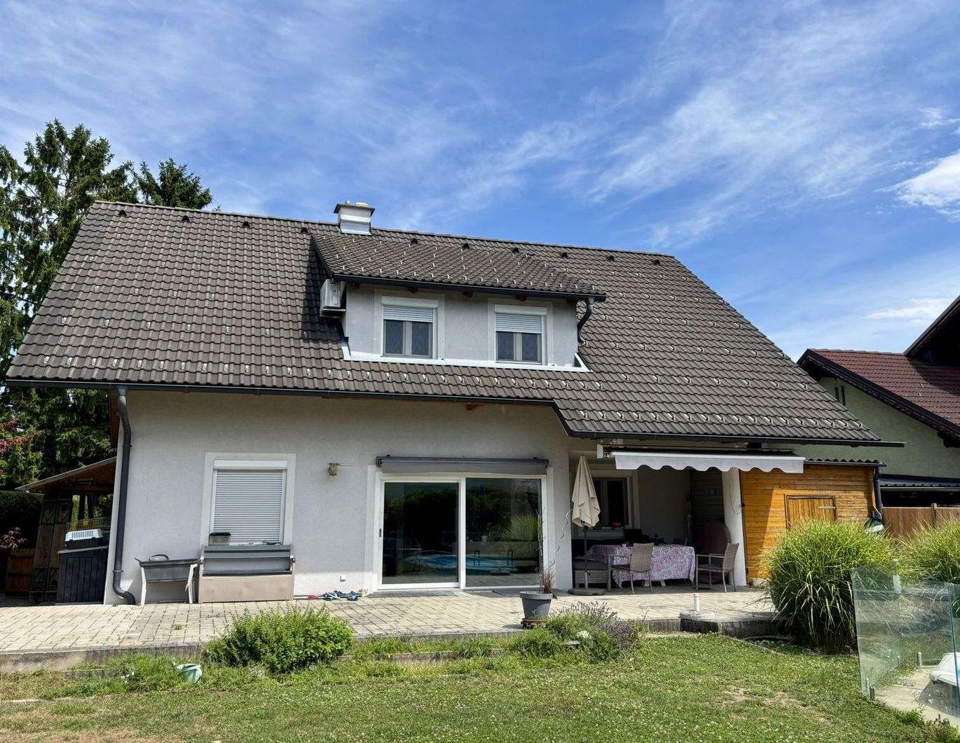 Top ausgestattetes und durchdachtes Familiendomizil samt Pool, Garten, und Carportstellplatz