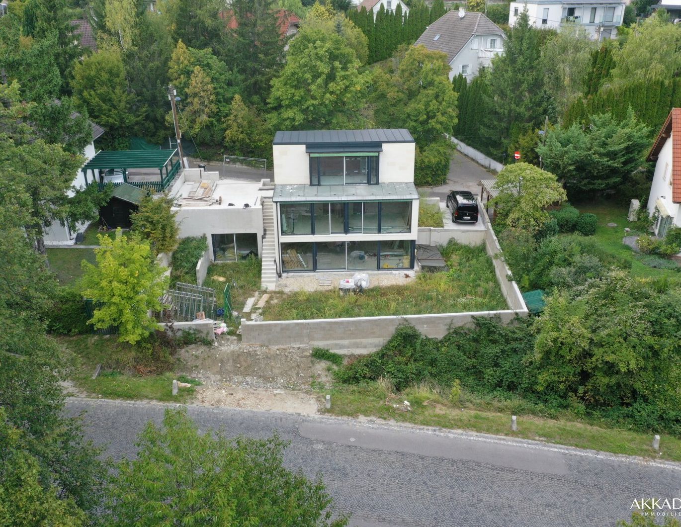 Neuwaldegg Hideaway: Neubau mit Pool, großem Garten & Naturstein