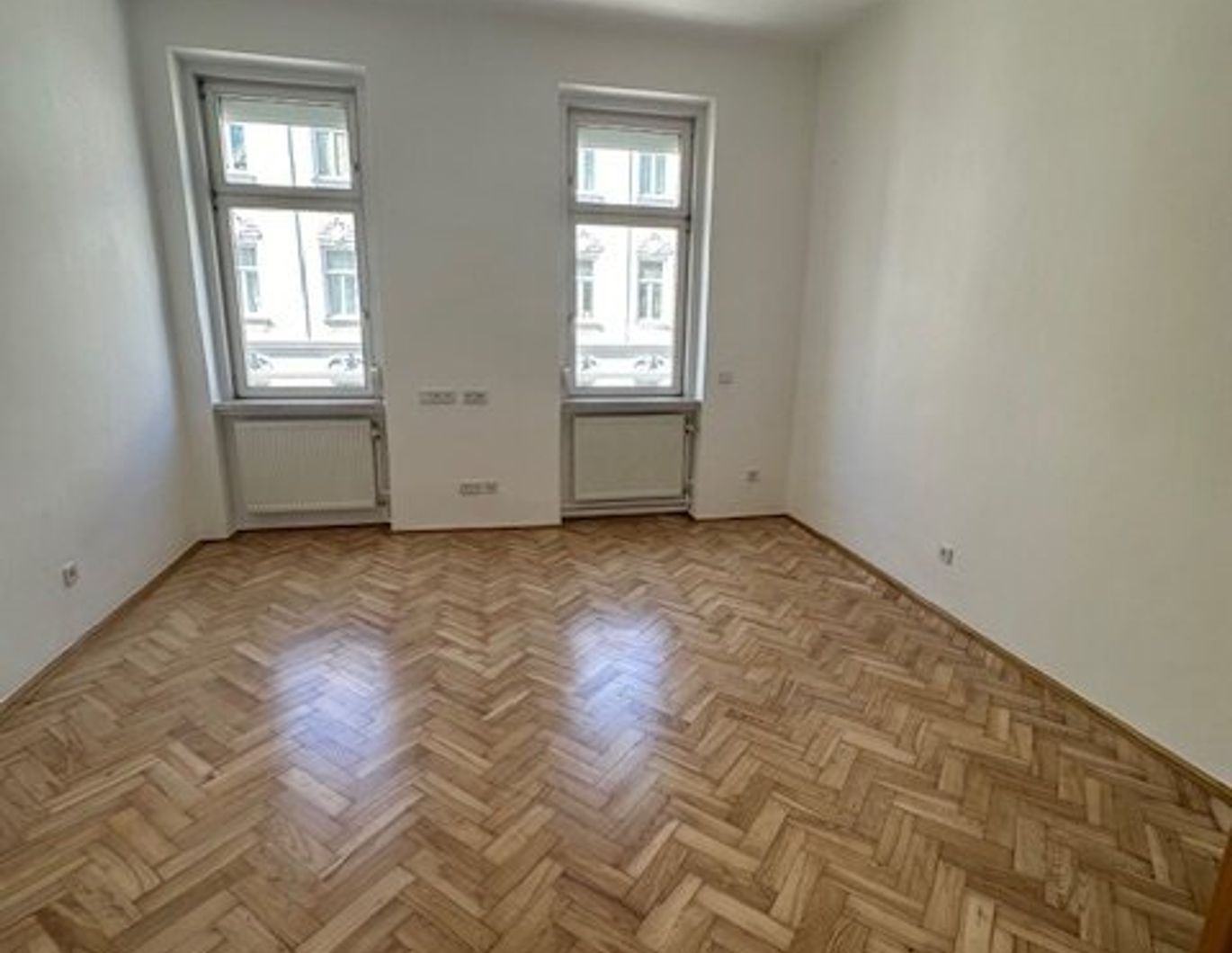 Perfekter Mix aus Wohn- und Arbeitsatmosphäre - 5 Zimmer - 183 m²