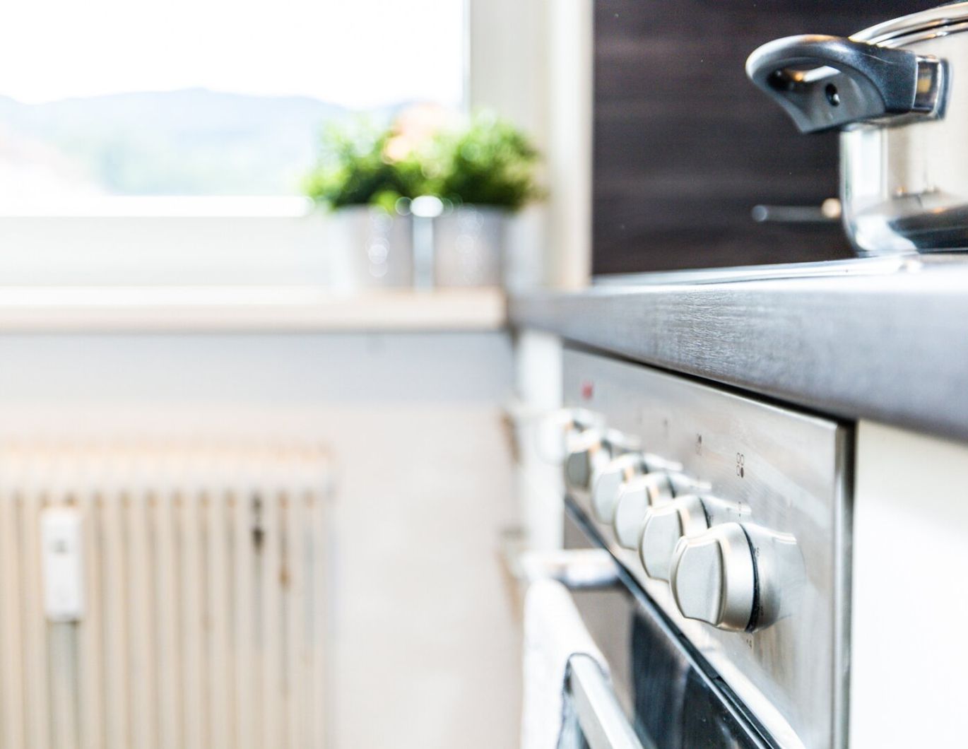 LOGGIA I HELLE RÄUME I RUHELAGE I LIFT I ZENTRALE LAGE I EINBAUKÜCHE I FAMILIENFREUNDLICH I PROJEKT WOHNEN I