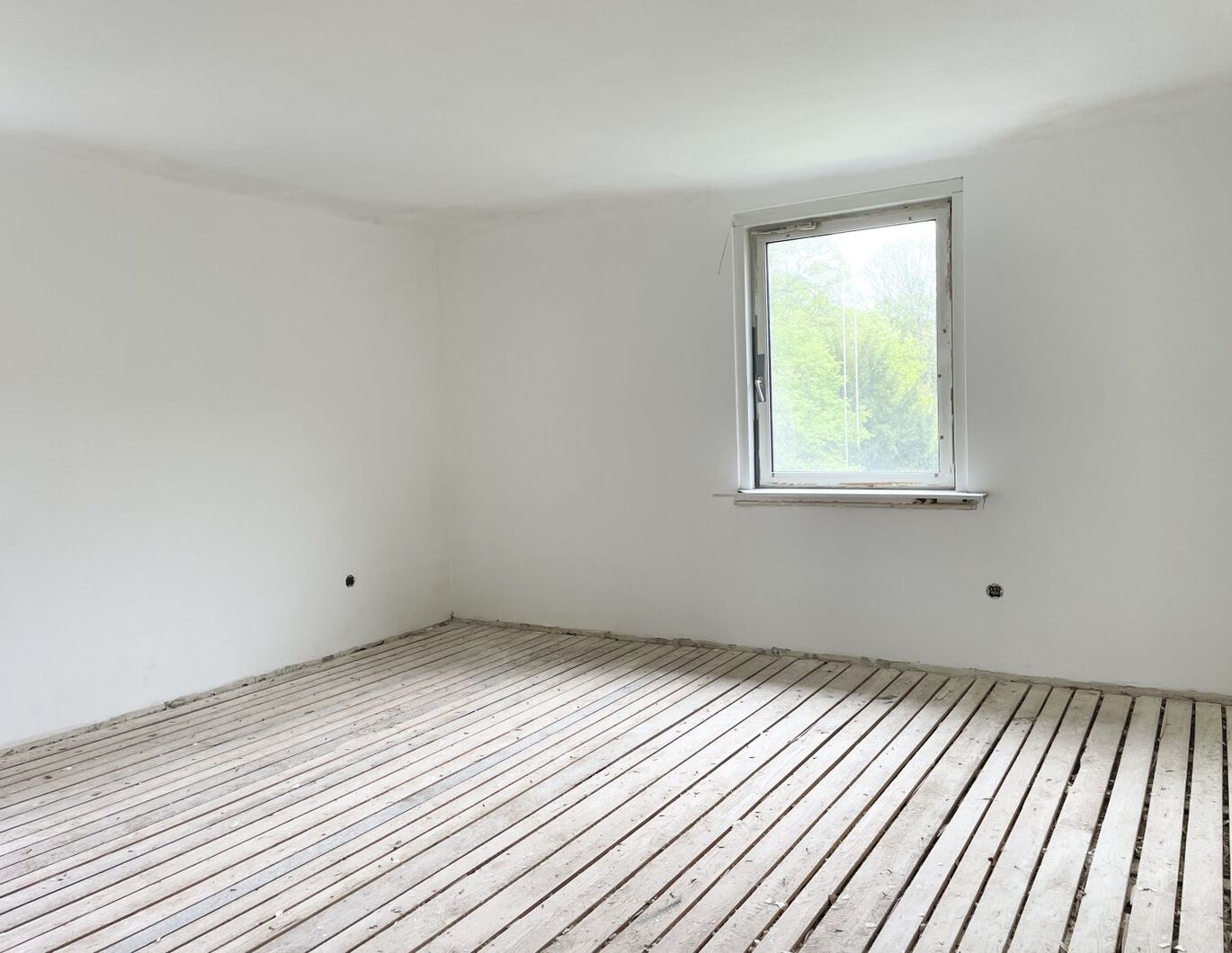 PROVISIONSFREI VOM EIGENTÜMER! SANIERUNGSBEDÜRFTIGE 3-ZIMMER-WOHNUNG NÄHE PURKERSDORF ZENTRUM!