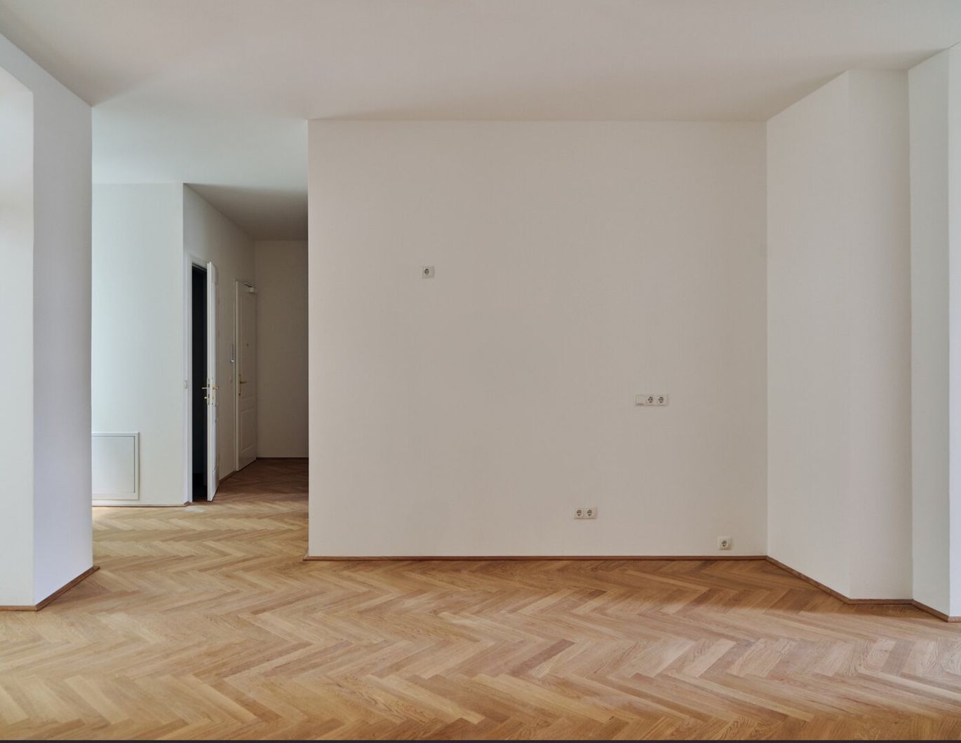 Sanierter 3 Zimmer Altbau im Erstbezug - 1. OG - 2 Balkone, direkt an der Ubahn