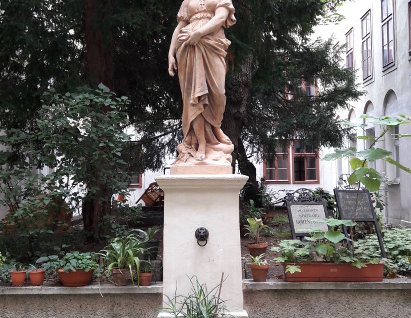 Gemütliche Altbauwohnung in wunderschönem Zinshaus privat zu vermieten!