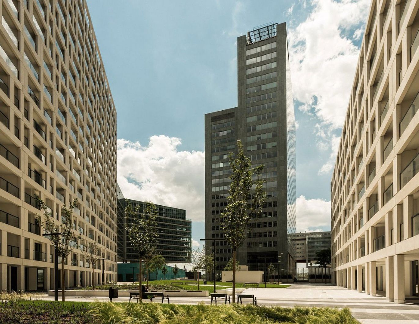 DC-Living: Modernes City Apartment mit Loggia, Wellness bei UNO City