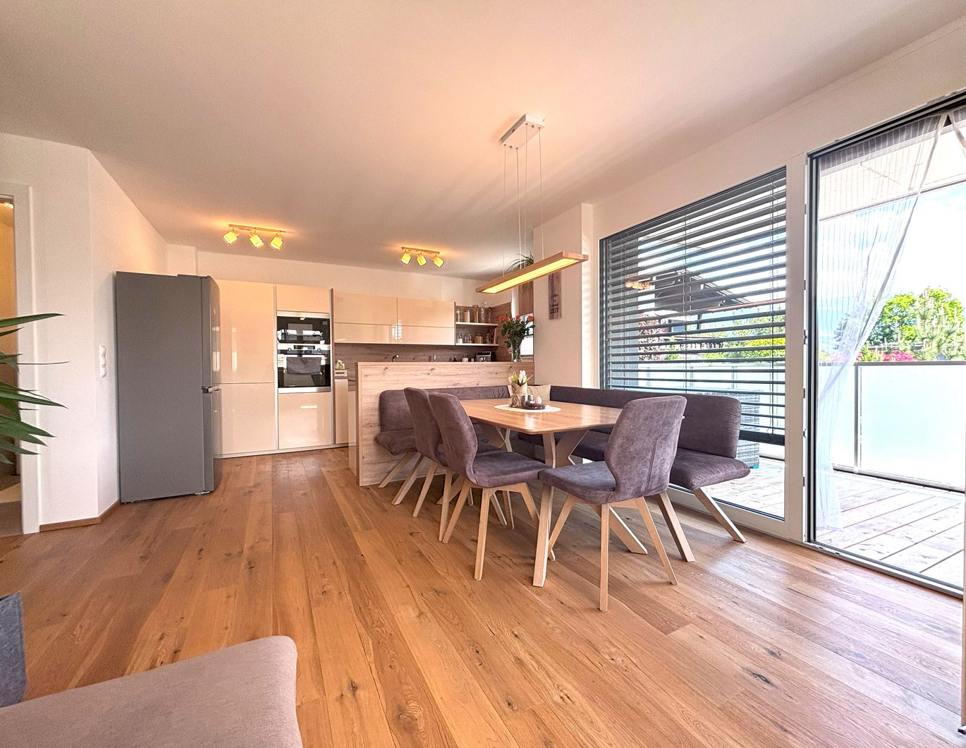 Wiesing: Modernes Wohnen mit Gartenidylle - sonnige 3-Zi.-Neubauwohnung zu verkaufen